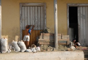 Ai lavori - Baracoa :: Cuba