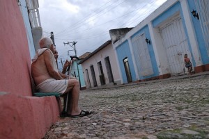 Anziani seduti - Trinidad :: Cuba