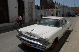 Automobile bianca - Holguin :: Cuba