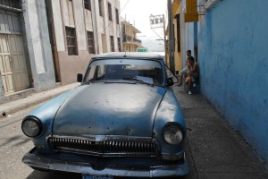 Automobile blu - Santiago di Cuba :: Cuba