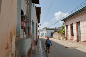 Bambina alla finestra - Trinidad :: Cuba