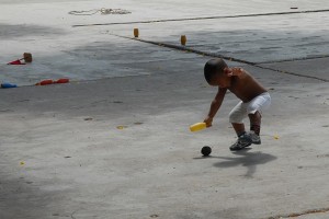 Bambino giocando - Holguin :: Cuba