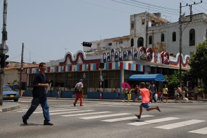 Ragazzino in corsa - L'Avana :: Cuba