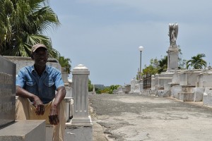 Compagnia nel cimitero - Santiago di Cuba :: Cuba