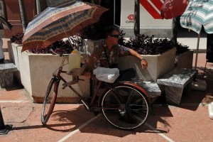 Con bici e ombrellone - Cienfuegos :: Cuba