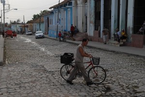 Con la bicicletta - Trinidad :: Cuba