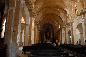 Dentro una chiesa - Cienfuegos :: Cuba