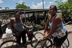 Donne con le bici - Camaguey :: Cuba