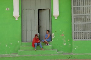 Donne sedute - Camaguey :: Cuba
