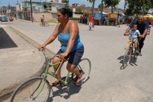 Famiglia sulle biciclette - Bayamo :: Cuba