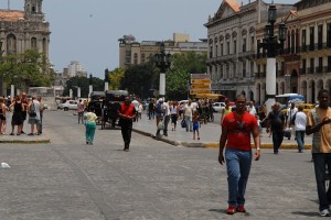 Gente camminando - L'Avana :: Cuba