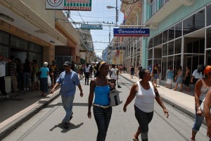 Gente camminando per strada - Santiago di Cuba :: Cuba
