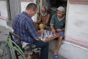 Giocando a scacchi - Bayamo :: Cuba