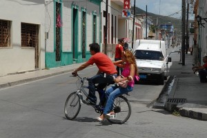 In due sulla bici - Holguin :: Cuba