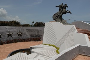 Monumento in Piazza della Rivoluzione - Santiago di Cuba :: Cuba