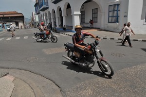 Moto - Santiago di Cuba :: Cuba