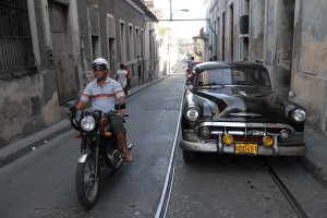 Moto e automobile - Santiago di Cuba :: Cuba