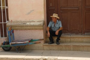 Persona con carro - Trinidad :: Cuba