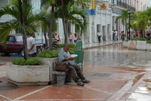 Persona seduta - Cienfuegos :: Cuba