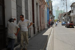 Persone parlando - Santa Clara :: Cuba