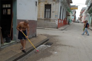 Pulizia della strada - L'Avana :: Cuba