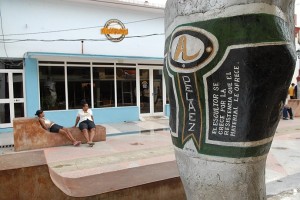 Ragazze sedute - Bayamo :: Cuba