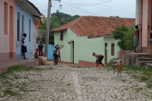 Ragazzi che giocano - Trinidad :: Cuba