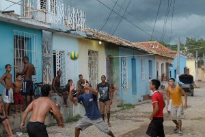 Ragazzi giocando a pallavolo - Trinidad :: Cuba