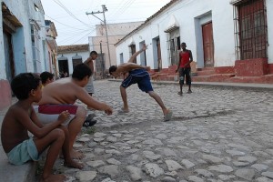 Ragazzi giocando - Trinidad :: Cuba