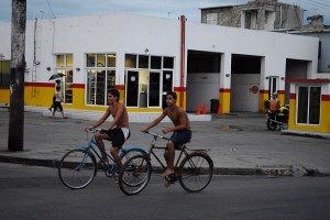 Ragazzi in bicicletta - Cienfuegos :: Cuba