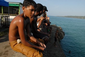 Ragazzi seduti - Baracoa :: Cuba