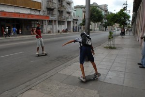 Ragazzi sui pattini - L'Avana :: Cuba