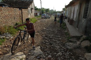 Ragazzo con bicicletta - Trinidad :: Cuba