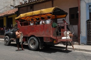 Scarico di merci - Santiago di Cuba :: Cuba