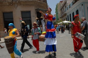 Sfilata artisti in strada - L'Avana :: Cuba