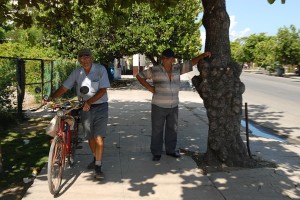 Signori sul marciapiede - L'Avana :: Cuba