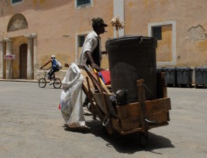 Spazzino con carro - L'Avana :: Cuba