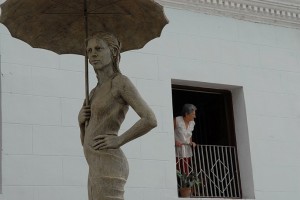 Statua con ombrello - Holguin :: Cuba