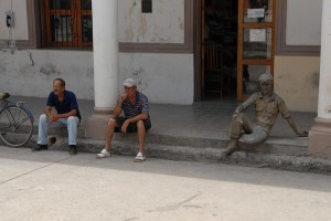 Statua seduta - Holguin :: Cuba