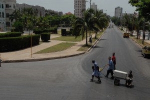 Trasporto di un carro - L'Avana :: Cuba