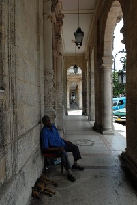 Uomo seduto - L'Avana :: Cuba