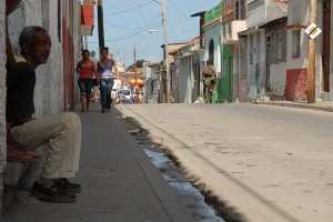 Uomo seduto - Santa Clara :: Cuba
